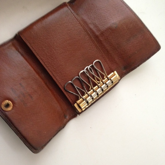 Louis Vuitton, Mono Brown 6-Hooks Key Case - Picture 9 of 10